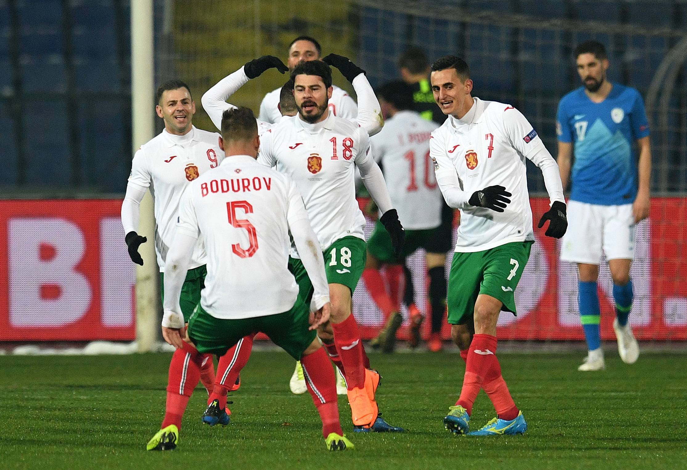 包含塞尔维亚-击败斯洛文尼亚，欧洲杯比赛胜利可期的词条