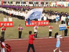 竞技场上劲敌对决！球员们挥洒汗水拼搏
