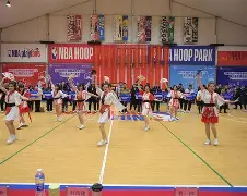 一场激动人心的篮球比赛席卷全球舆论